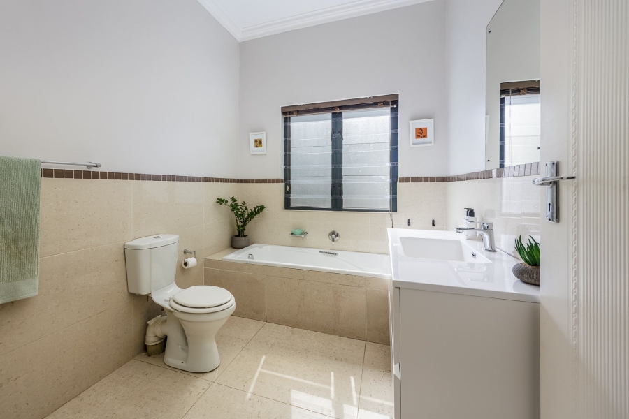 4 Bedroom Property for Sale in Kanonberg Western Cape